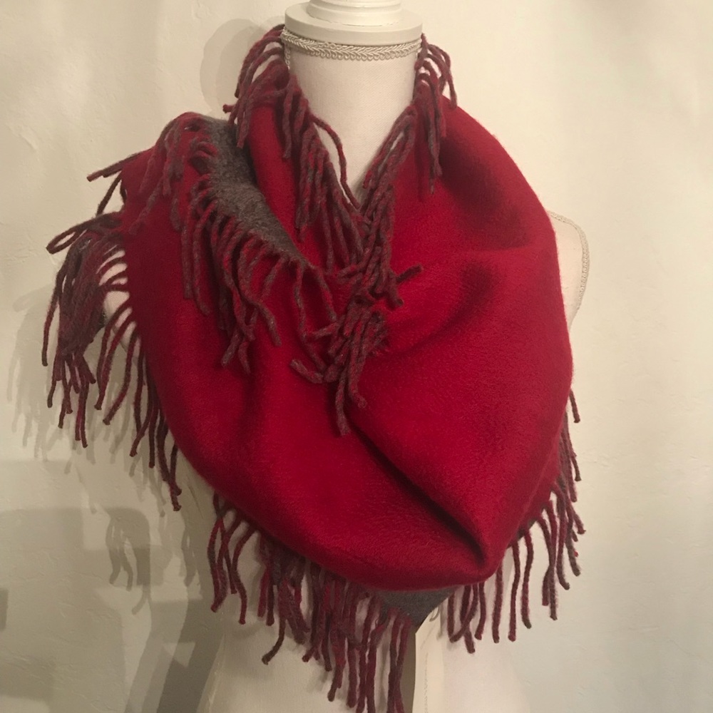 L Pure Cashmere fringe scarf 🧣 NWT